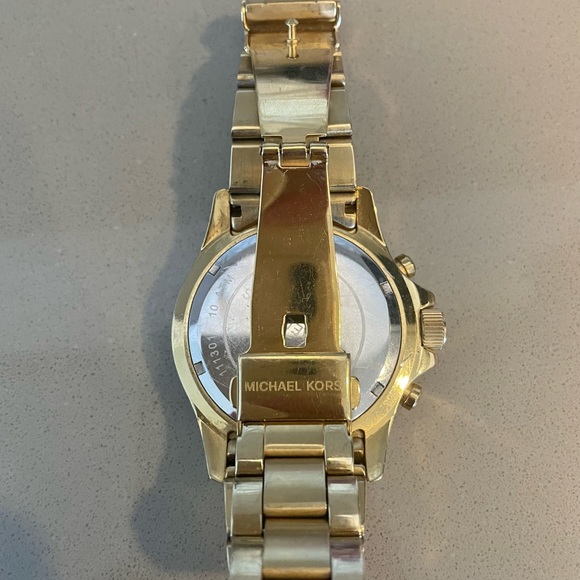 Authentic Michael Kors Everest Pavé Gold-Tone Watch - Picture 4 of 6